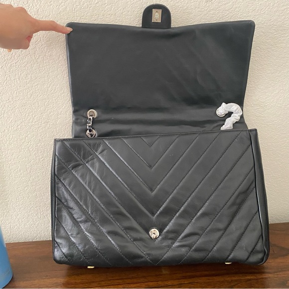 Black Chevron Quilted 15" Large Leather Convertible Crossbody Shoulder Bag C6 - Picture 9 of 13